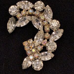 Elegant Rhinestone Brooch